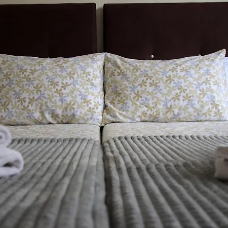 Marques Hostel *